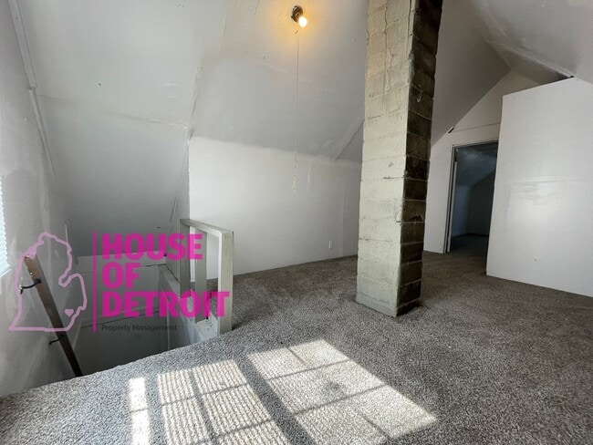 Building Photo - 3 BEDROOM 1 BATH FREE PRE-SCREEN