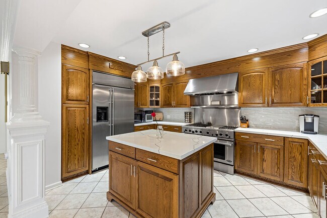 Building Photo - 14 Plymouth Ave