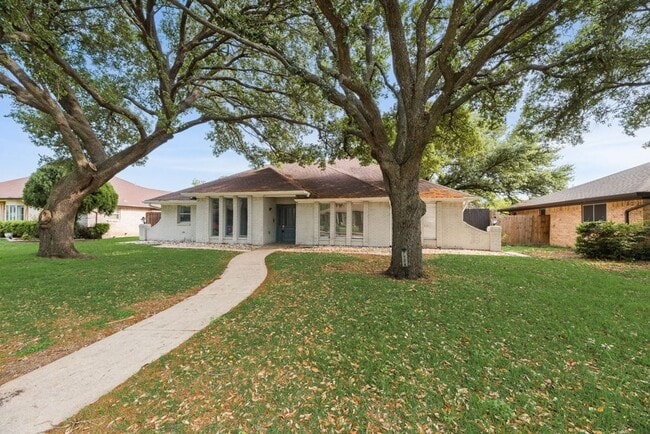 Building Photo - Spacious updated East Dallas home with open layout, flex suite, and easy access to White Rock Lake