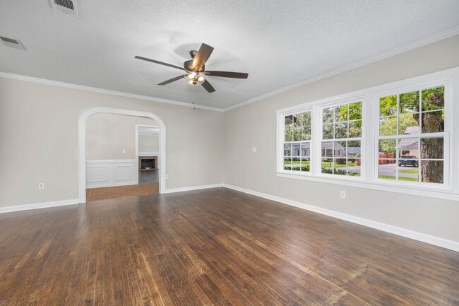 Building Photo - Renovated 4 Bedroom, 3 Bath home in Live Oak