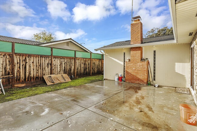 Building Photo - 2082 Muirwood Way