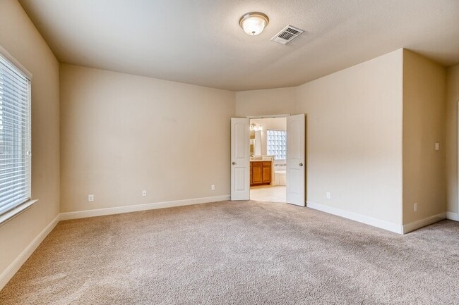 Building Photo - 12619 Quarter J