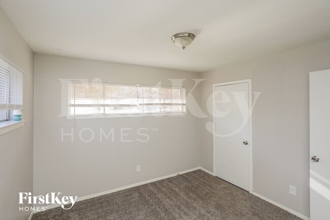 Building Photo - 417 Lakeside Dr