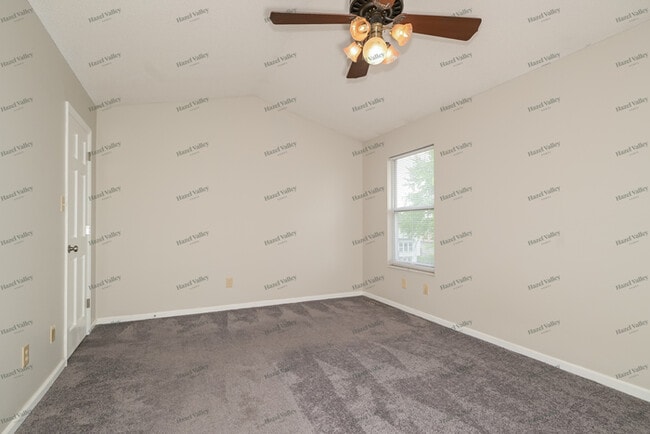 Building Photo - 106 Misty View Ln