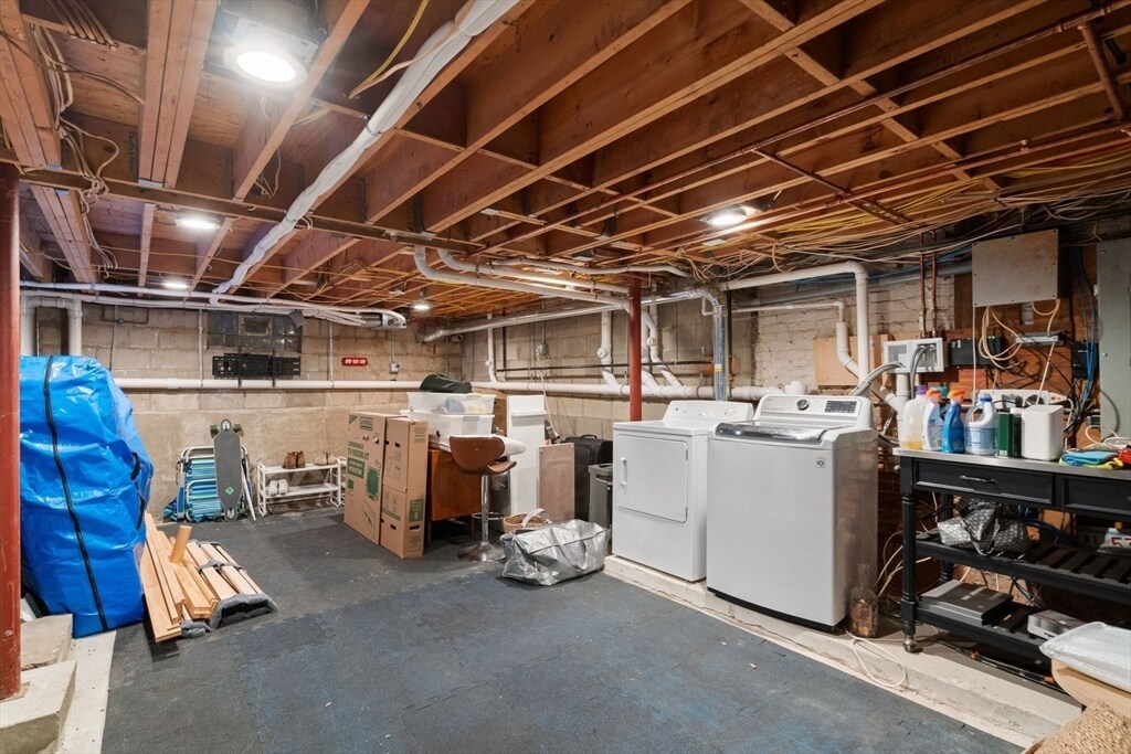 Building Photo - 62 Bolton St