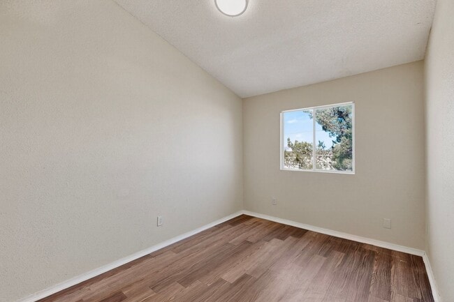 Building Photo - 4 bedroom 2.5 bath home in East El Paso!