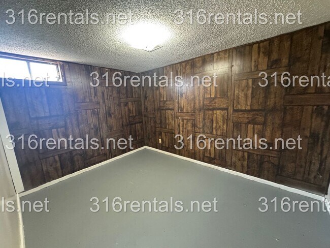 Building Photo - 1201 Hoch