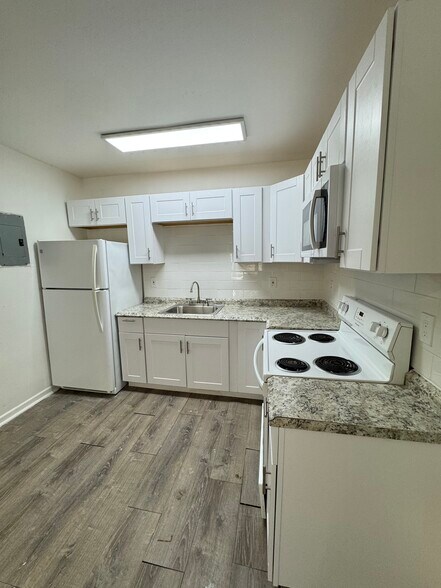 Building Photo - 1017 N E St