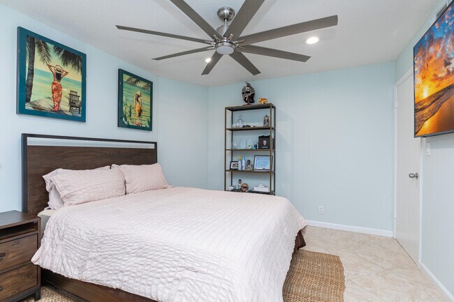 Building Photo - 961 S Ocean Dr