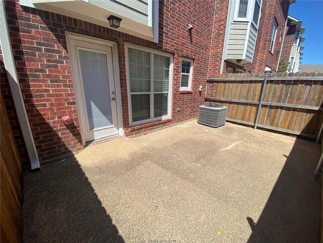 Building Photo - 4 Bedroom Lakeridge - Available August 2026!