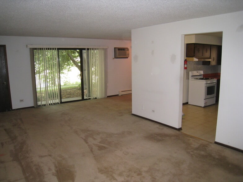 Building Photo - 15122 Quail Hollow Dr