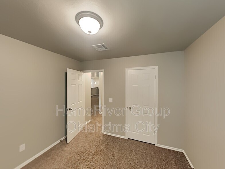 Building Photo - 139 St Charles Way