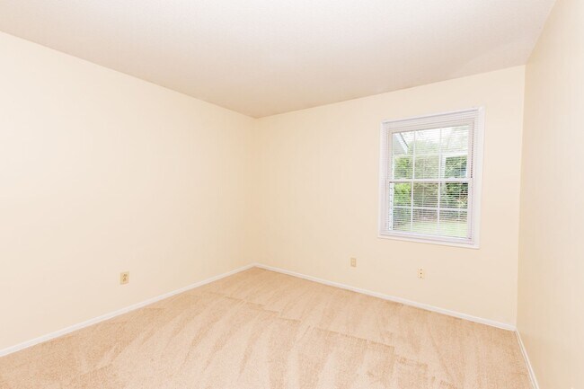 Building Photo - 139 Village Cir