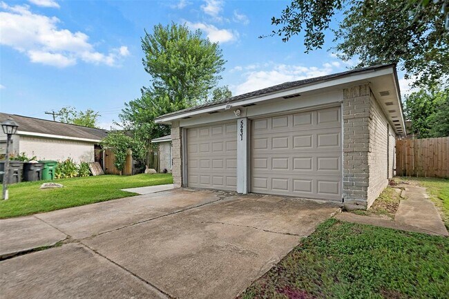 Building Photo - 5231 Wickview Ln