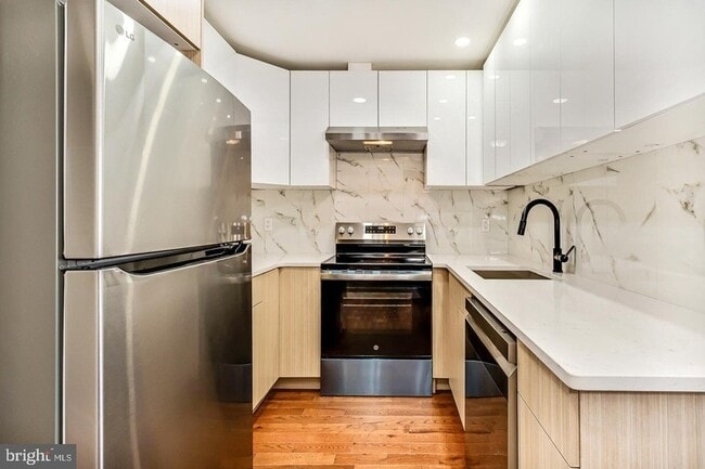 Building Photo - 182 E Huntingdon St