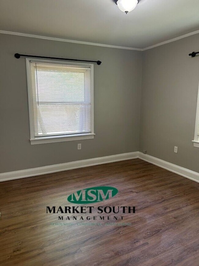 Building Photo - Lovely cottage across from Live Oak Park -...