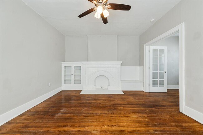 Building Photo - 2609 N Shartel Ave