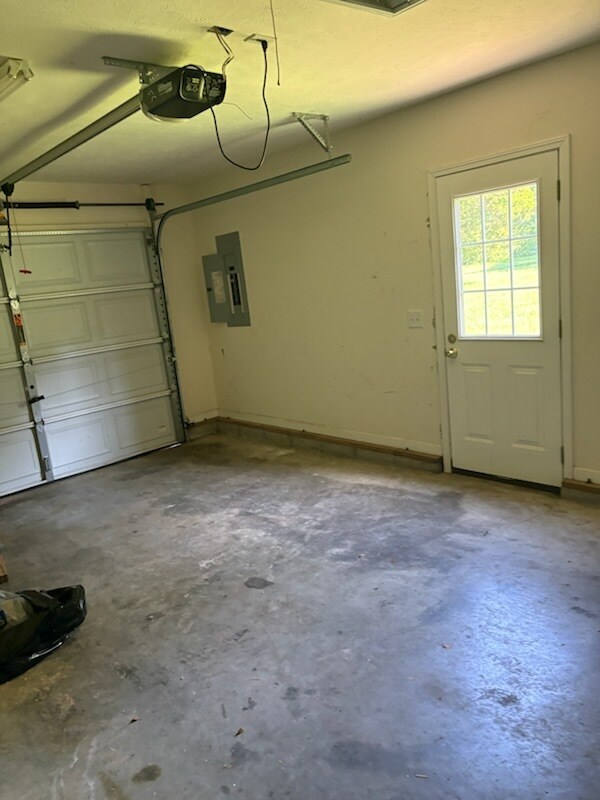 Building Photo - 598 Clear Cir