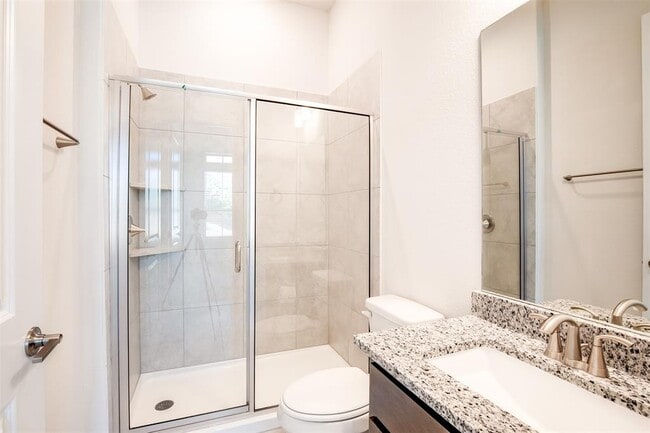 Building Photo - 12706 Bloomington Dr