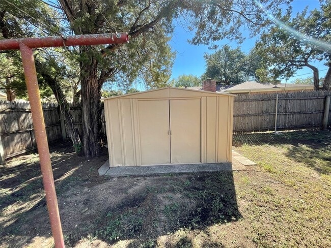 Building Photo - 706 Heritage Trail