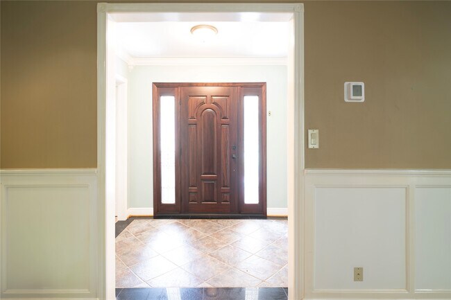 Building Photo - 7546 Maple Tree Dr