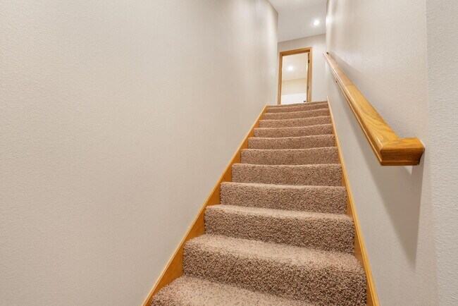 Building Photo - 717-719 E Watermill Cir