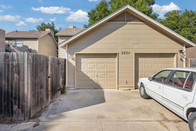 Building Photo - 2807 W Slaughter Ln