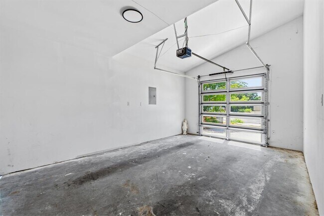 Building Photo - 5010 Baker St