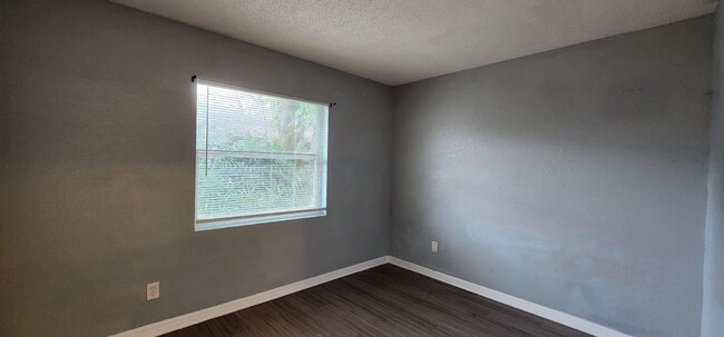 Building Photo - 1714 E Idell St