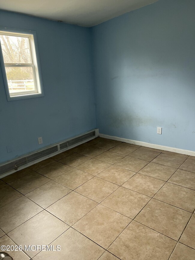 Building Photo - 919 Lakewood Farmingdale Rd