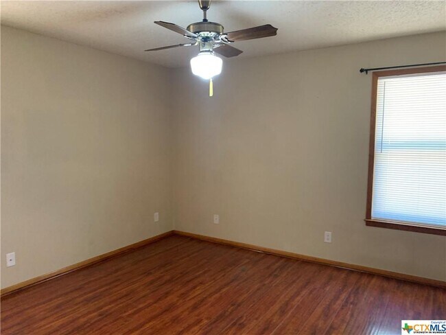 Building Photo - 422 Granada Dr