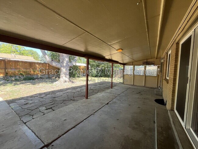 Building Photo - 1333 S Kendall Ct