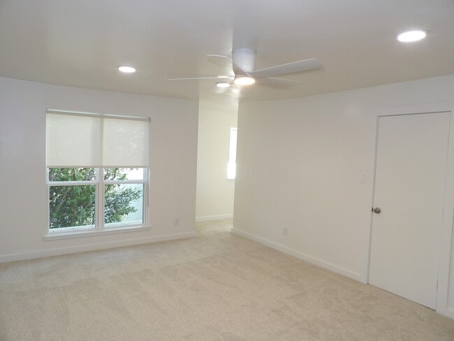 Building Photo - 3910 Buena Vista St