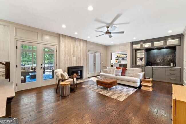 Building Photo - 9950 Farmbrook Ln