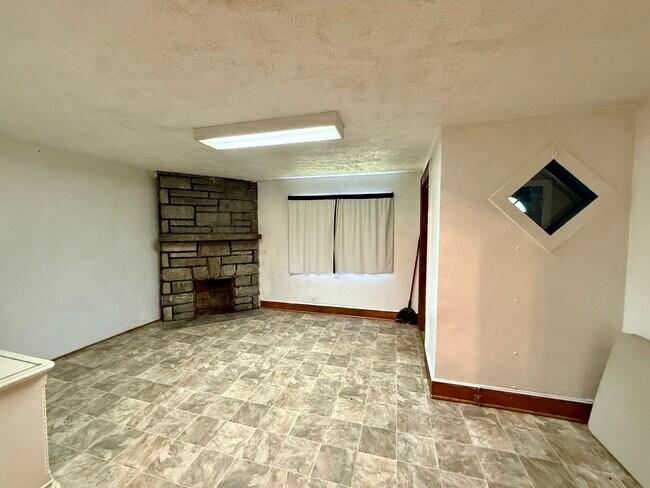 Building Photo - 1641 US-421