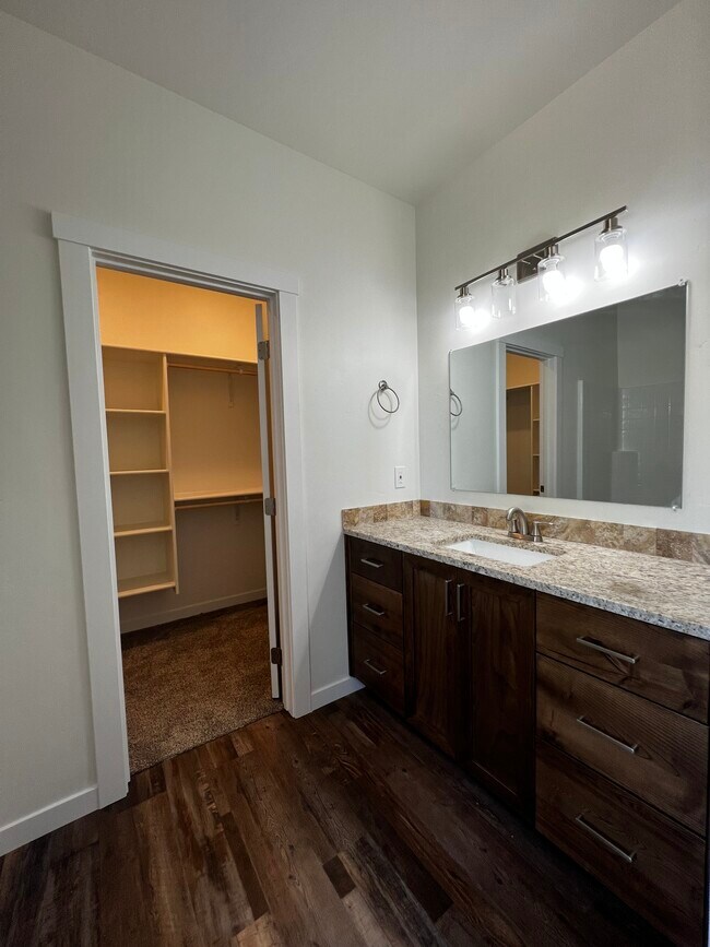 Primary bath - 5306 E Lewis Ln