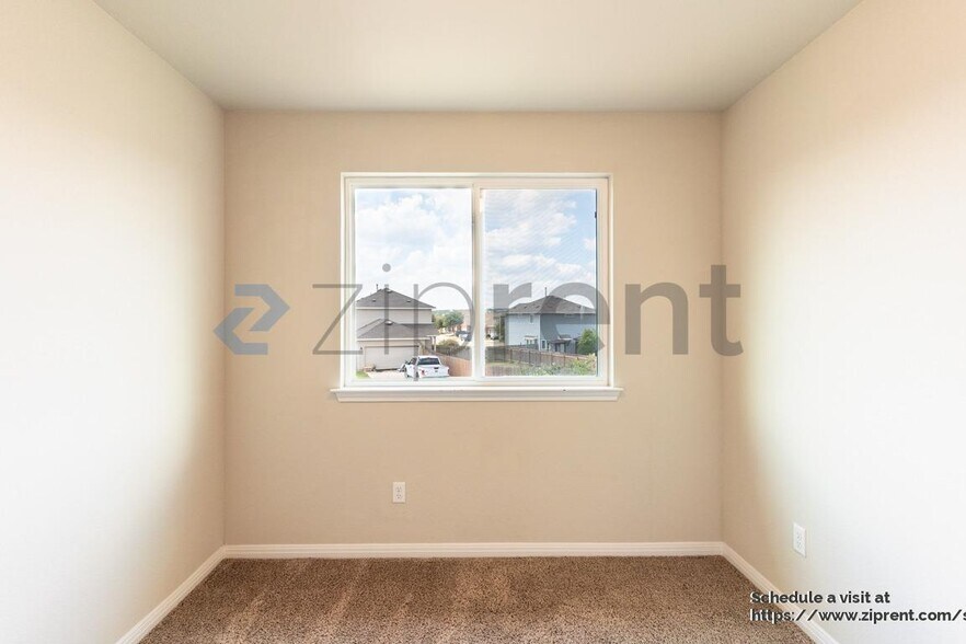 Building Photo - 215 Friendship Oak Dr