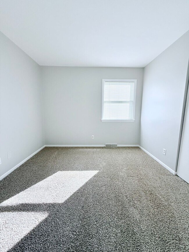 Building Photo - 276 Fairway Ct