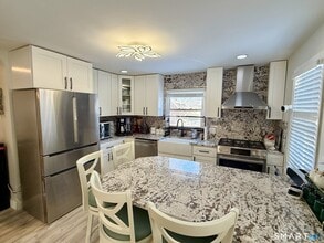 Building Photo - 163 Beechwood Ave