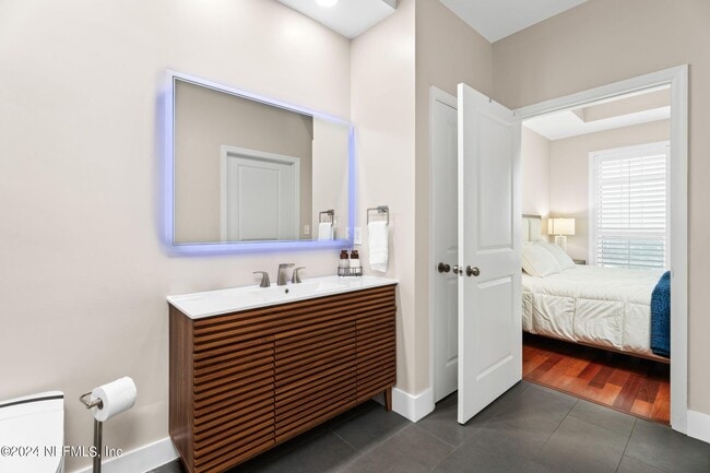 Building Photo - 400 E Bay St