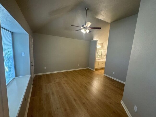 Building Photo - 2038 Woodland Hills Dr