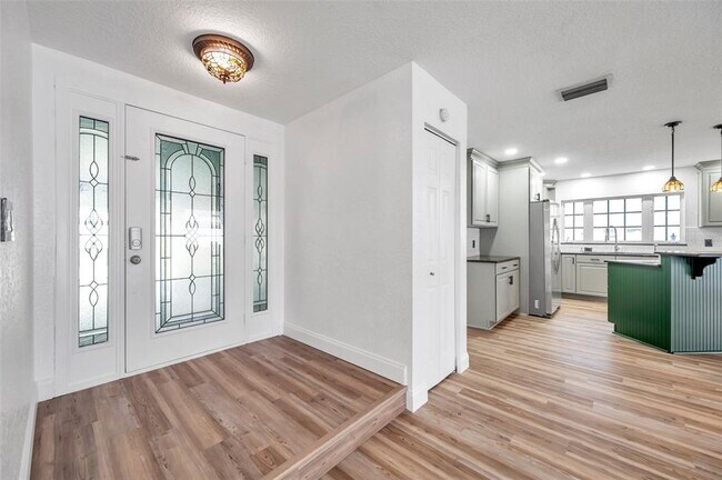 Building Photo - 1520 Windmill Pointe Rd