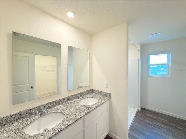 Building Photo - 733 James Ct