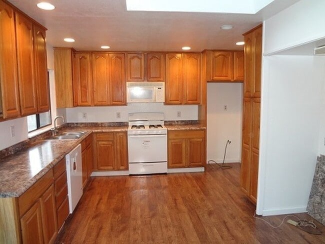 Building Photo - COMING SOON! 3 bedroom 2 bath home in Citrus Heights with a Pool!