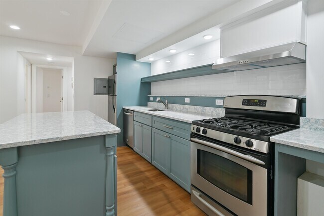 Building Photo - 110 Summit Ave