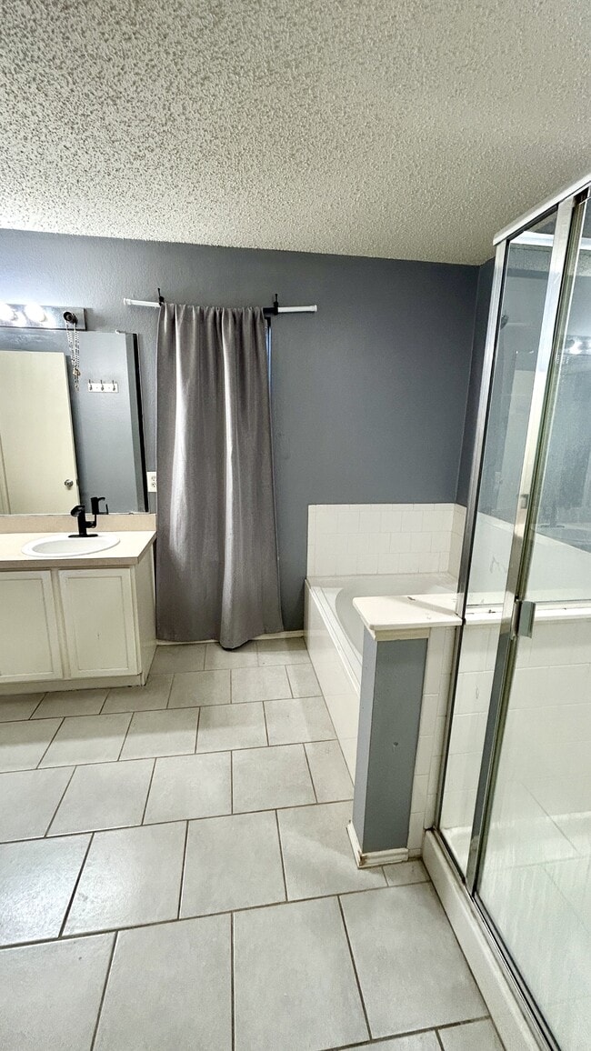 Building Photo - 111 Quail Run Dr