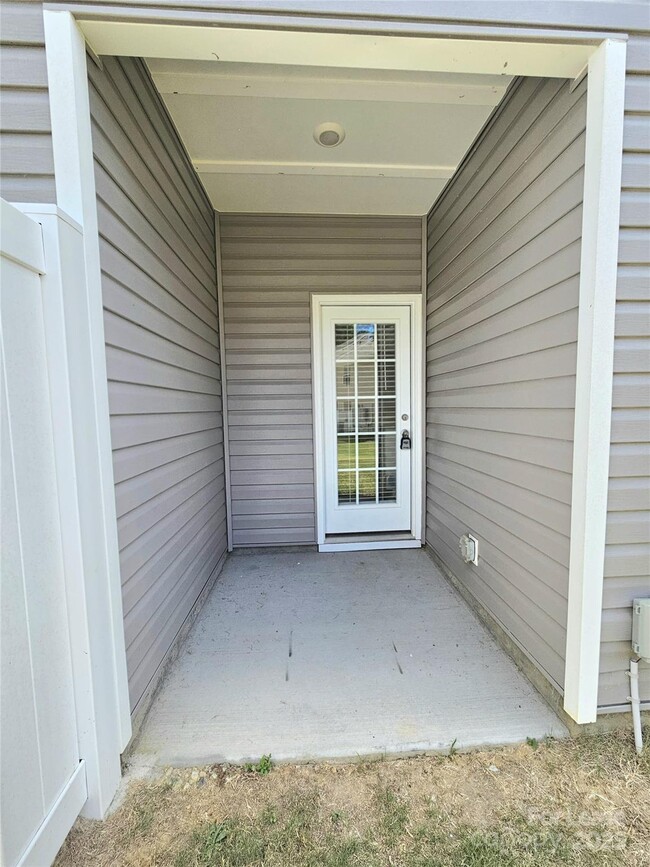 Building Photo - 8114 Murray Br Dr