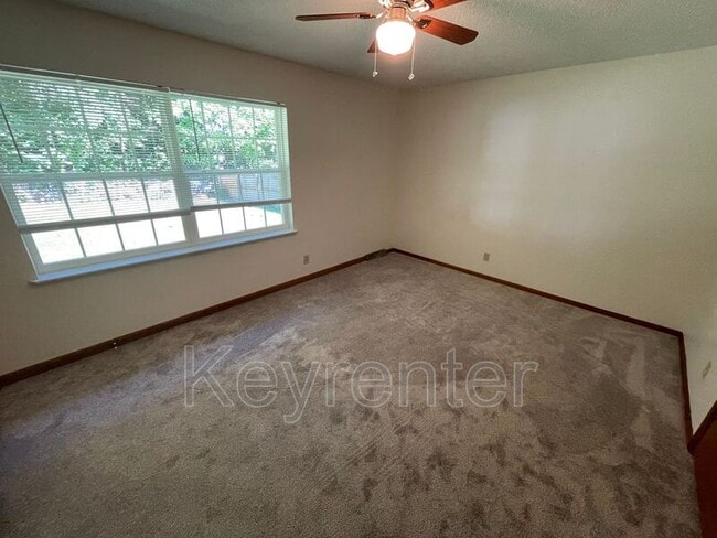 Building Photo - 12109 W Kingsgate Rd