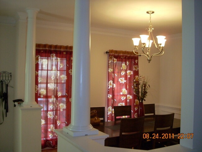 Building Photo - 4000 Oakleaf Rd