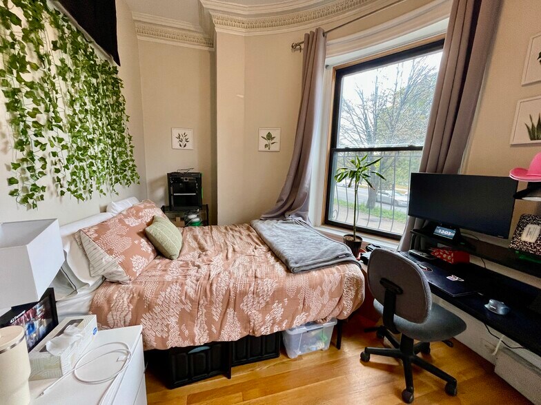 Building Photo - 42 Fenway